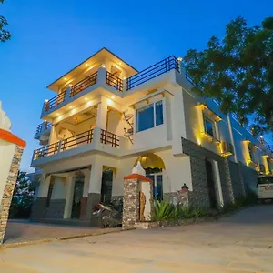 *** Hotel The Lavit Malhar Inn. India